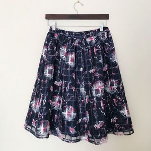 ◦ HALOGEN ◦ Navy tulle knee skirt